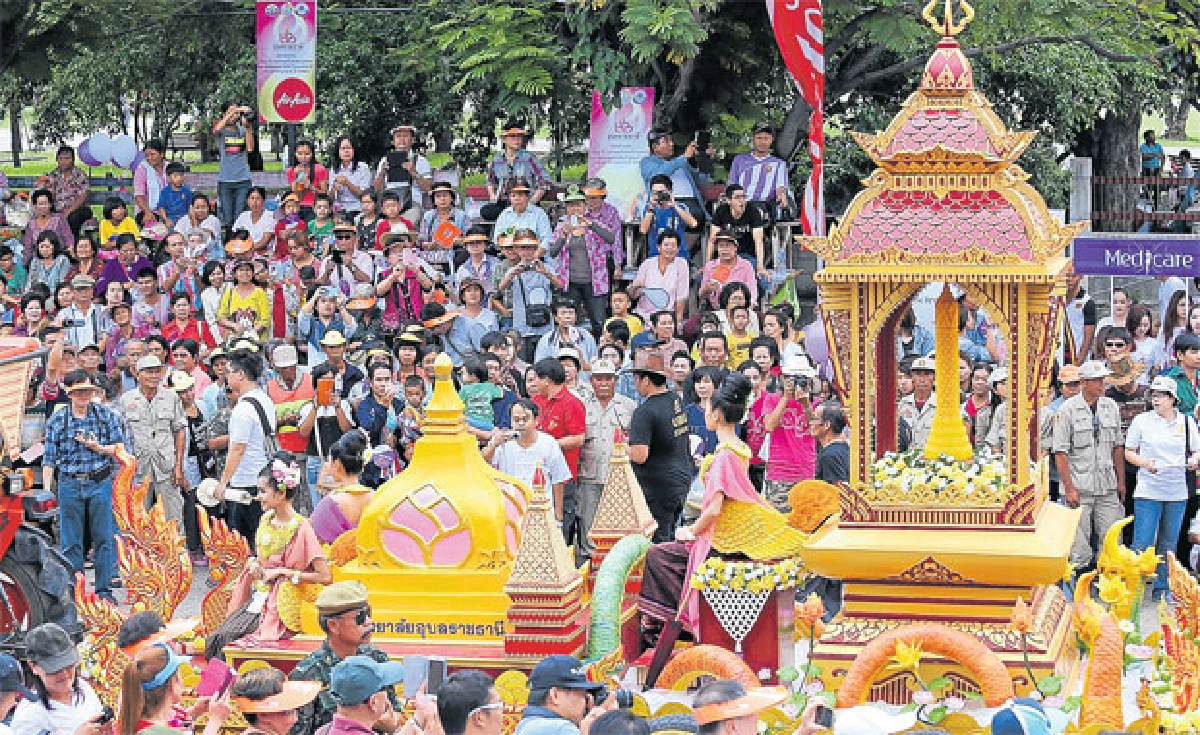 สีสันแห่เทียนเข้าพรรษา