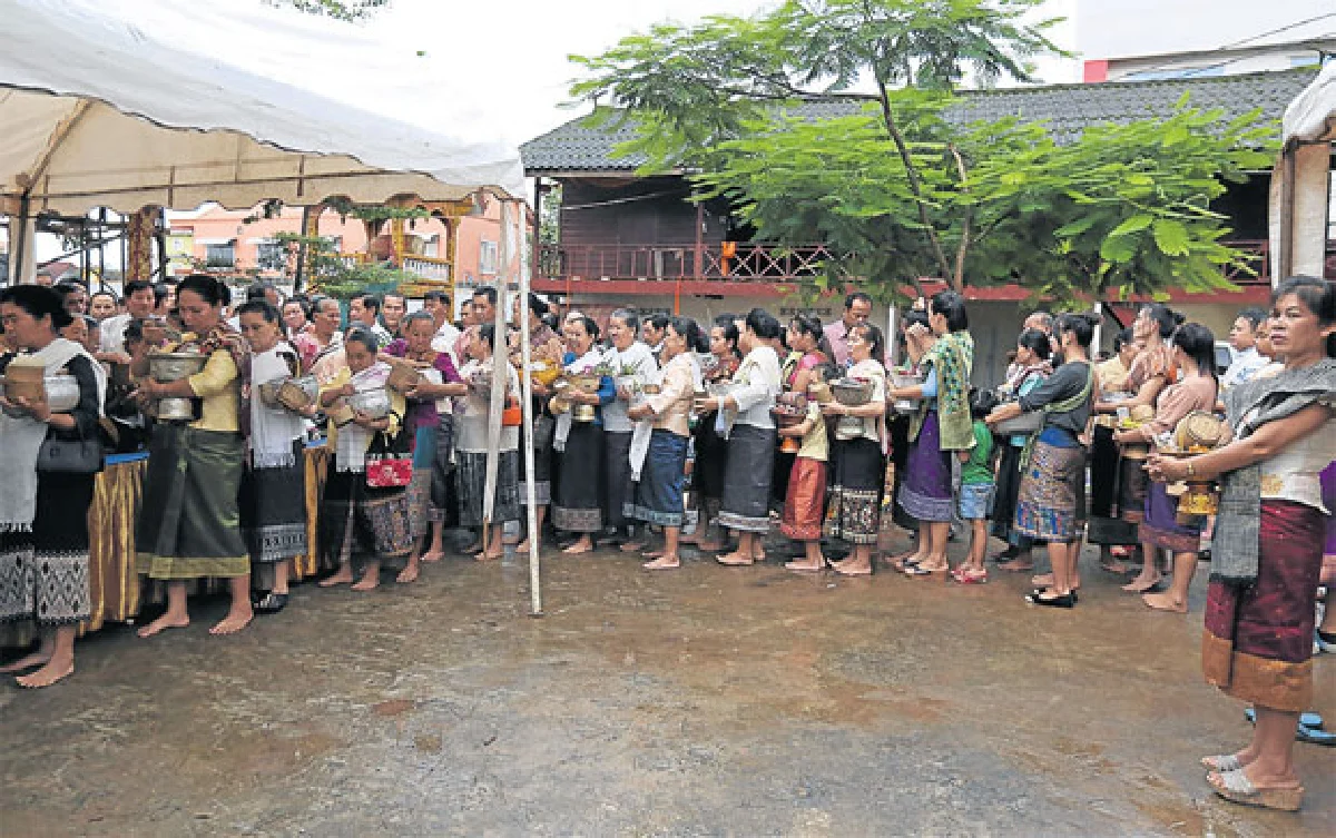 บุญข้าวประดับดิน วังเวียง
