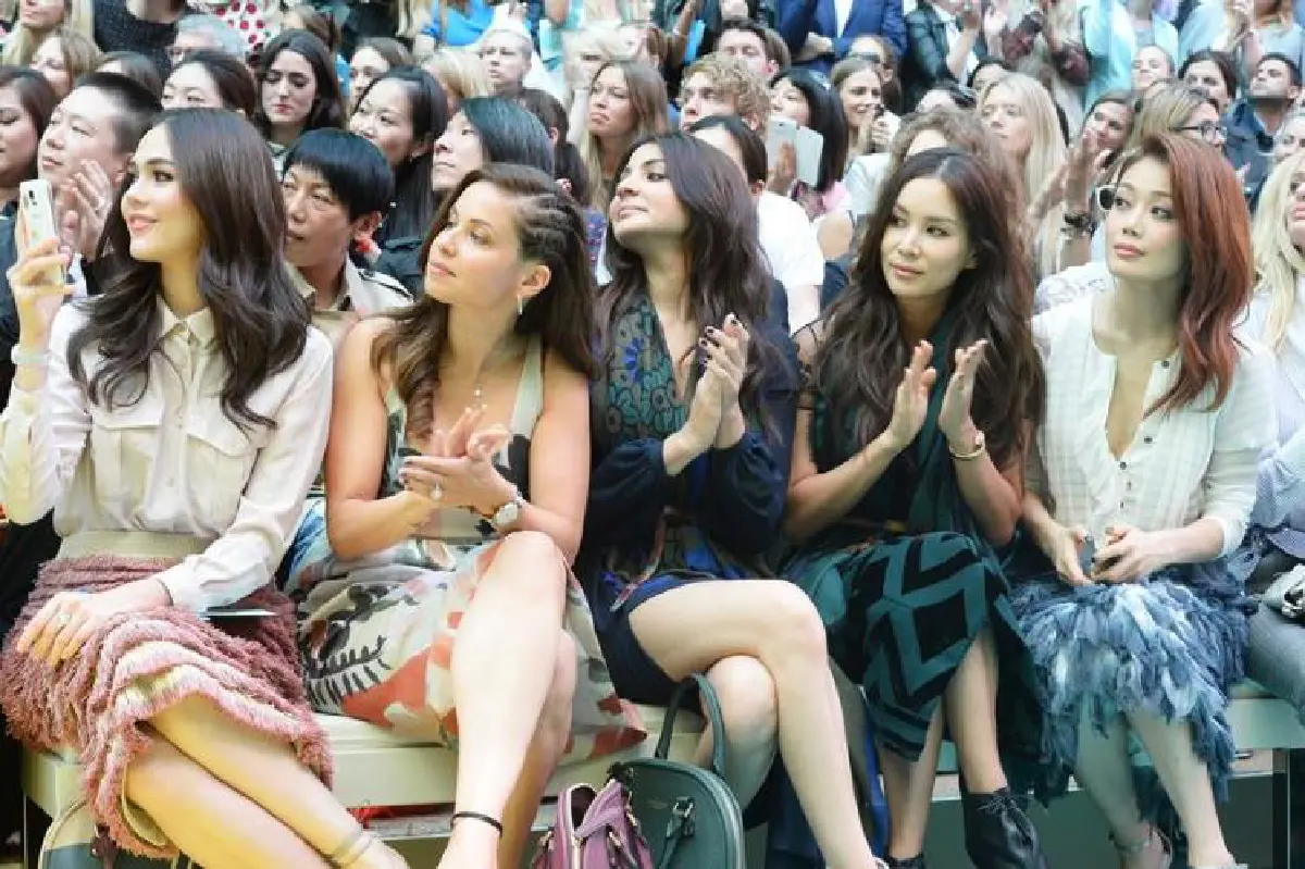 สวยเจิด!"ชมพู่ อารยา"ร่วมงานลอนดอนแฟชั่นวีค