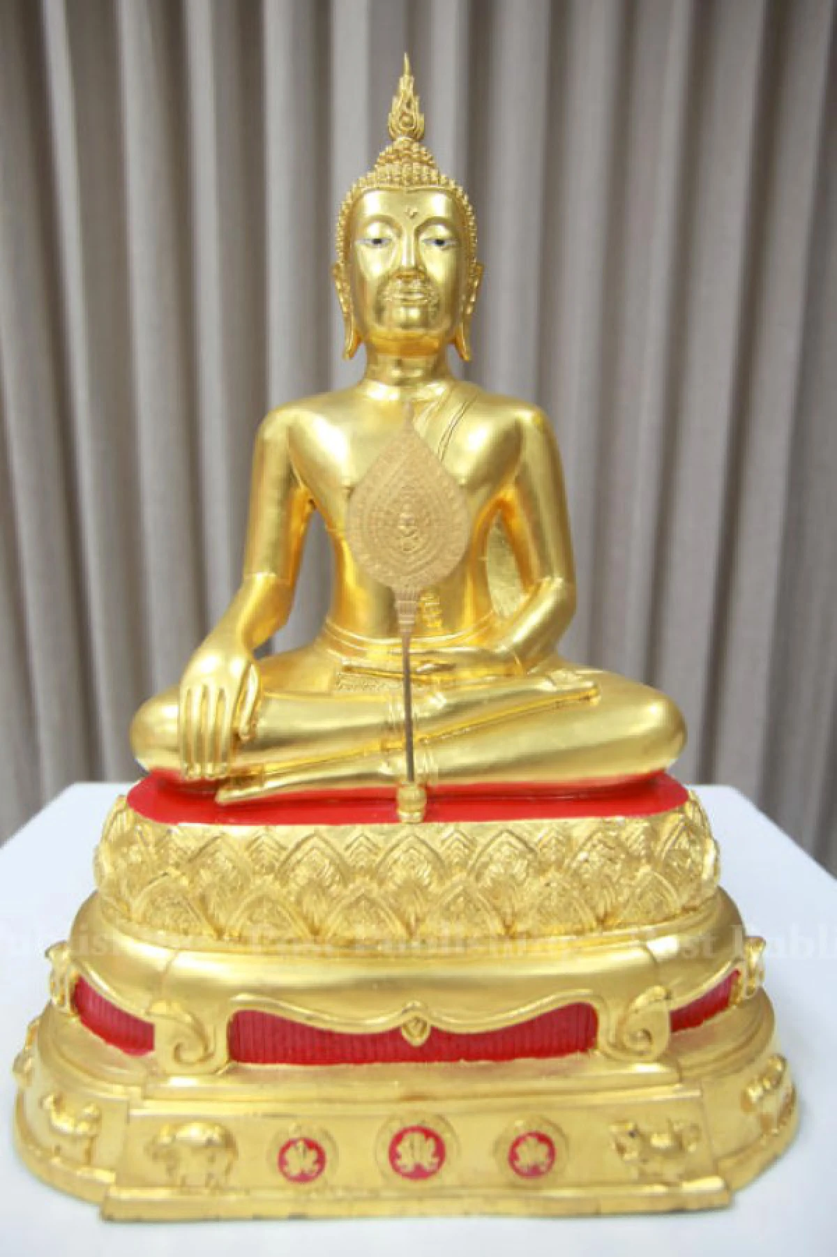 "ฉลองพระองค์"แห่งความปีติ