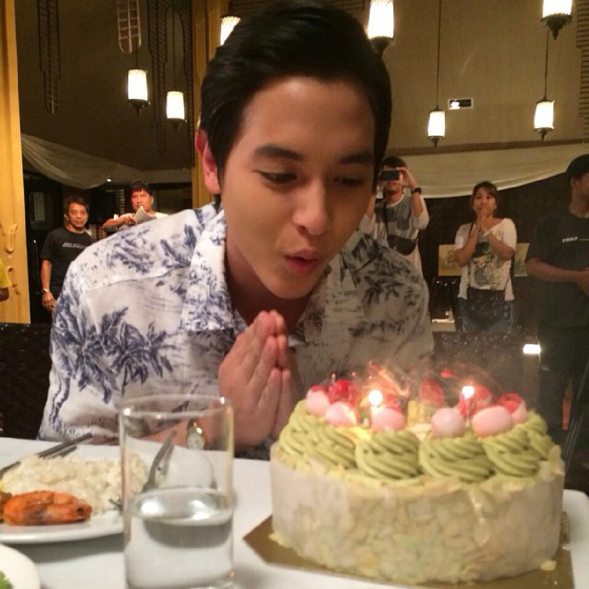 "ญาญ่า"พร้อมทีมงานละคร ร่วมเซอร์ไพร์สวันเกิด"เจมส์ จิรายุ"