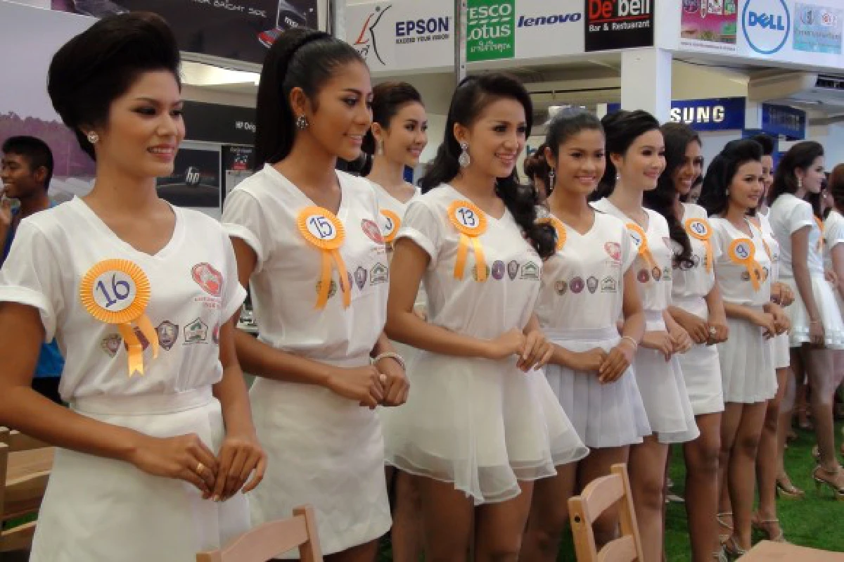 หอการค้านครศรีฯจัดประกวดสาวงามเดือนสิบ