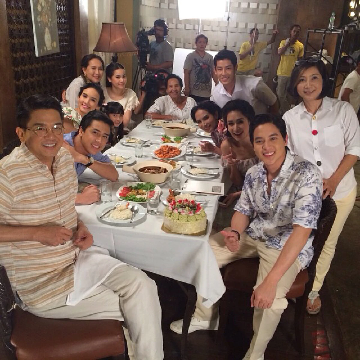 "ญาญ่า"พร้อมทีมงานละคร ร่วมเซอร์ไพร์สวันเกิด"เจมส์ จิรายุ"