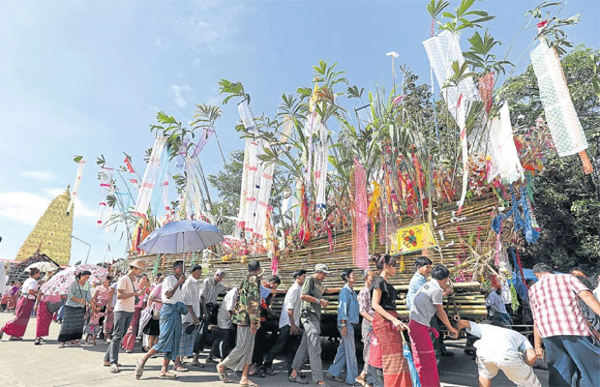 ลอยเรือสะเดาะเคราะห์ สังขละบุรี