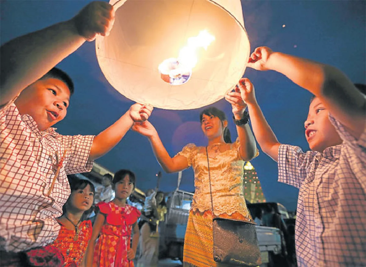 ลอยเรือสะเดาะเคราะห์ สังขละบุรี