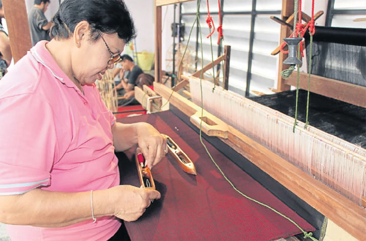 ผ้าเงี่ยงนางดำตำนานผ้าพื้นเมืองโคราช