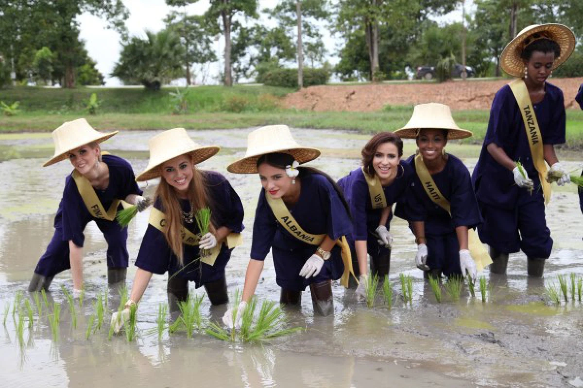 ประมวลภาพสาวประกวดมิสแกรนด์ฯเก็บตัวสุโขทัย