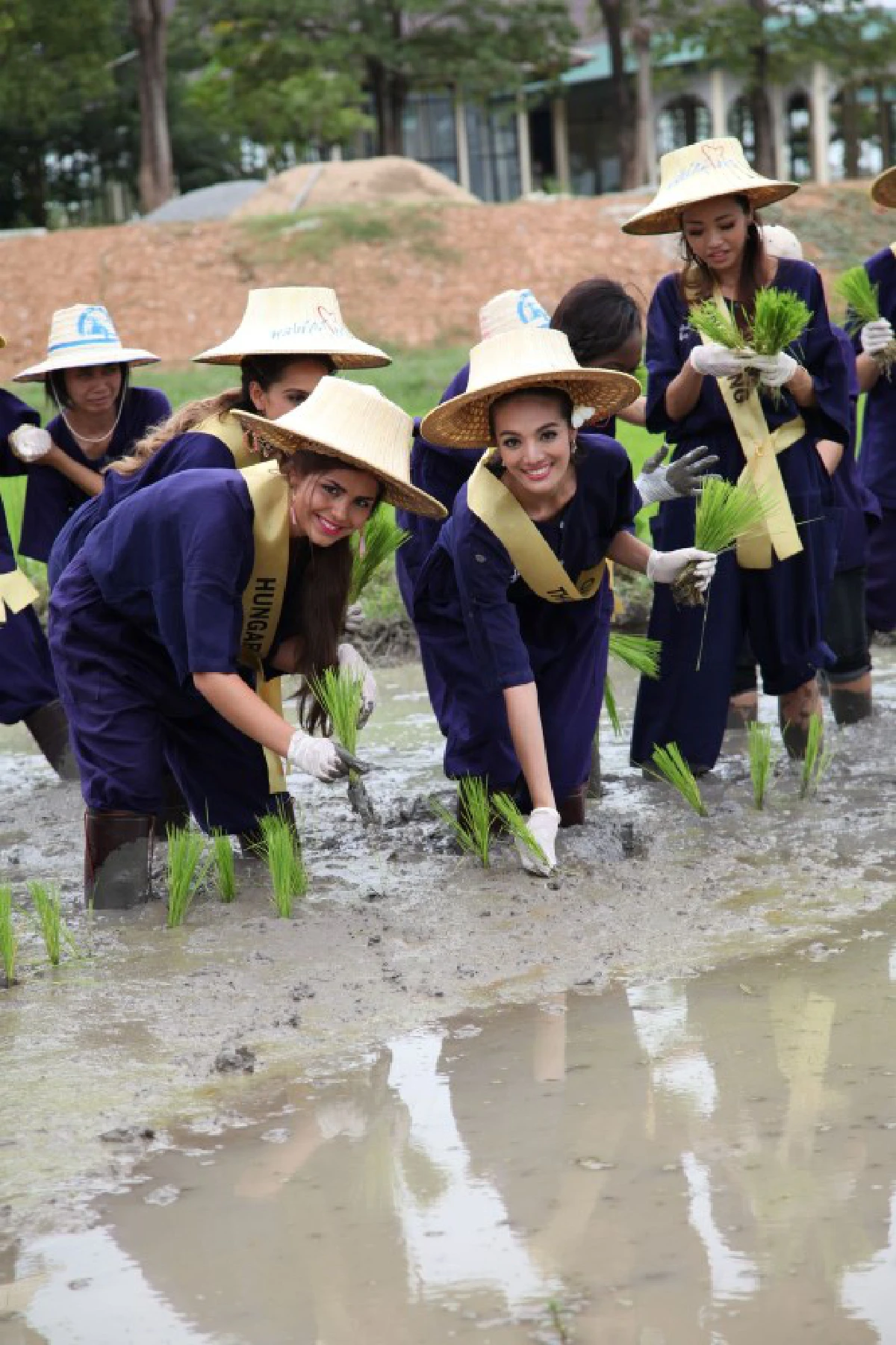 ประมวลภาพสาวประกวดมิสแกรนด์ฯเก็บตัวสุโขทัย