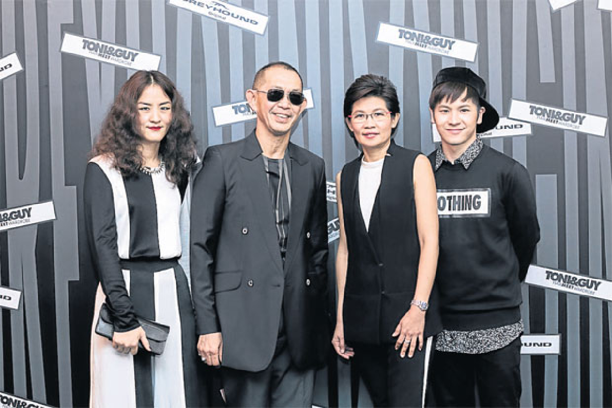 เกรย์ฮาวด์ ออริจินัล เผยลุคประจำฤดูกาลผ่านแฟชั่นและทรงผม เกรย์ฮาวด์ ออริจินัล เผยลุคประจำฤดูกาลผ่านแฟชั่นและทรงผม