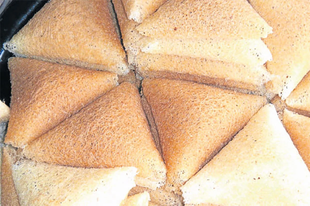 ขนมเดือนสิบเงินล้าน ชุมชนบ้านกลาง