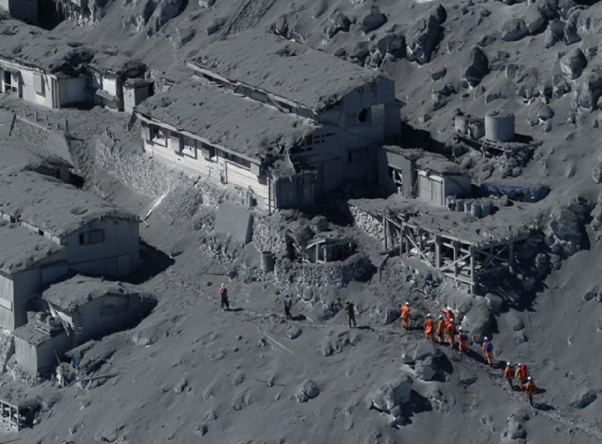 Sudden volcano causes death, panic in Japan