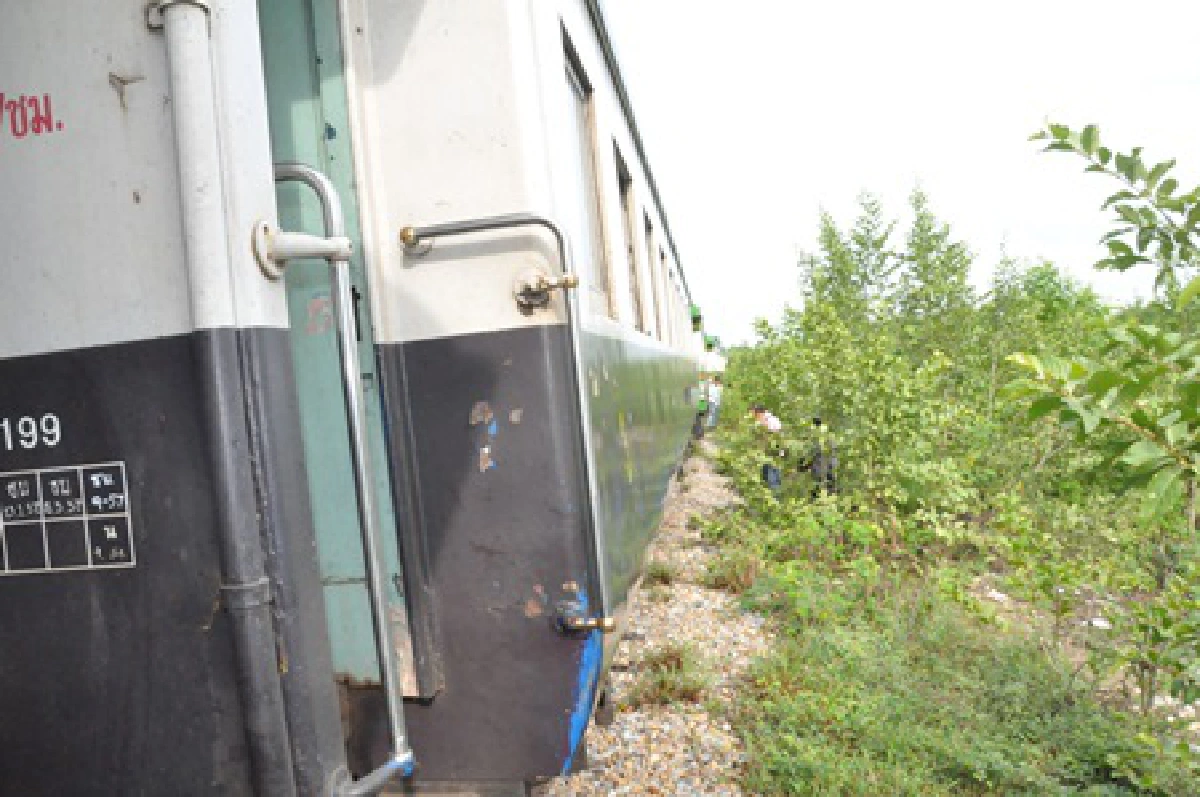 รถไฟตกรางเมืองกาญจน์คาดไม้หมอนผุ