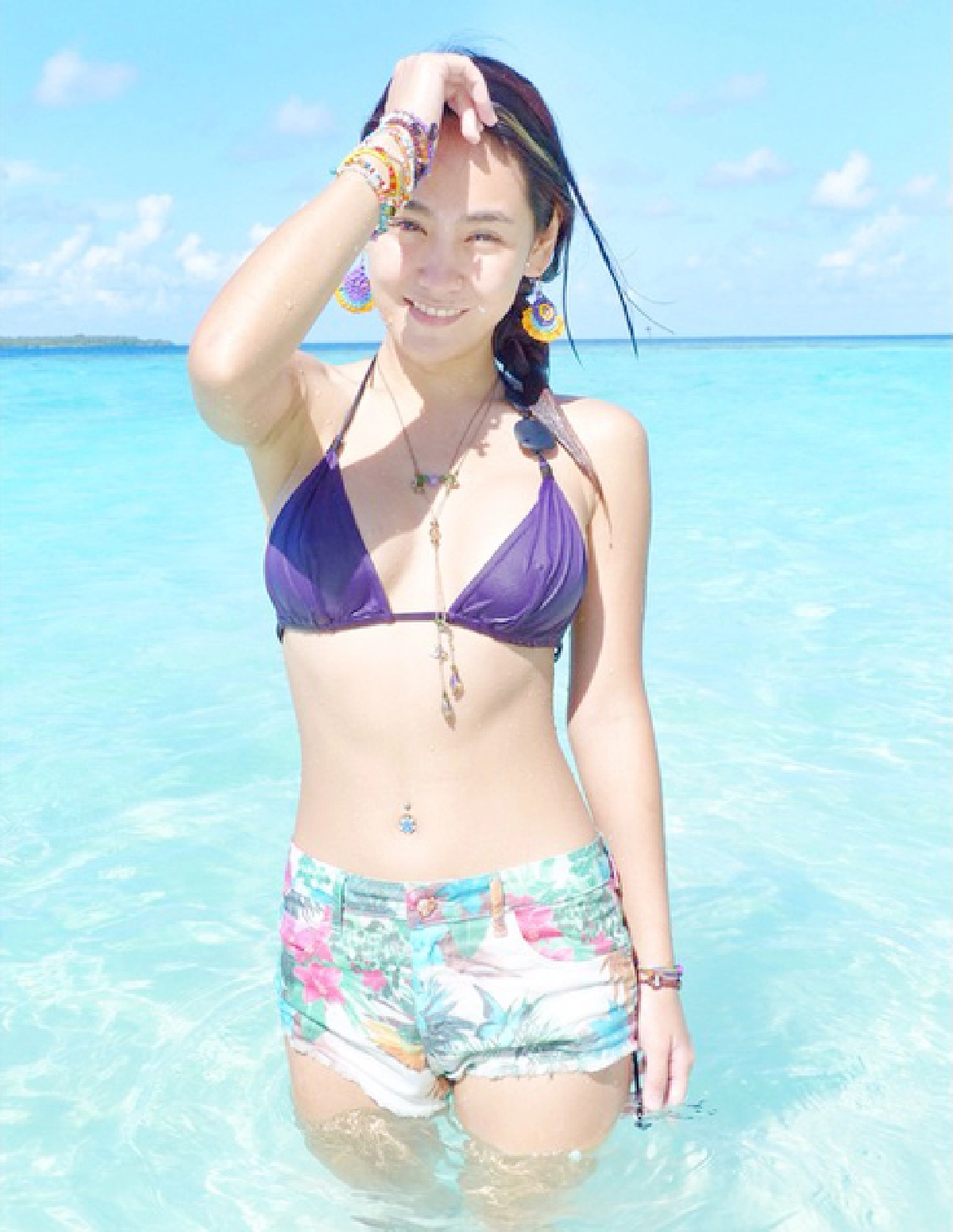 ร้อนฉ่า!"ปีใหม่"นุ่งบิกินี่ถ่ายเซ็กซี่ริมทะเล