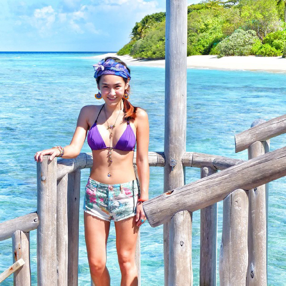 ร้อนฉ่า!"ปีใหม่"นุ่งบิกินี่ถ่ายเซ็กซี่ริมทะเล