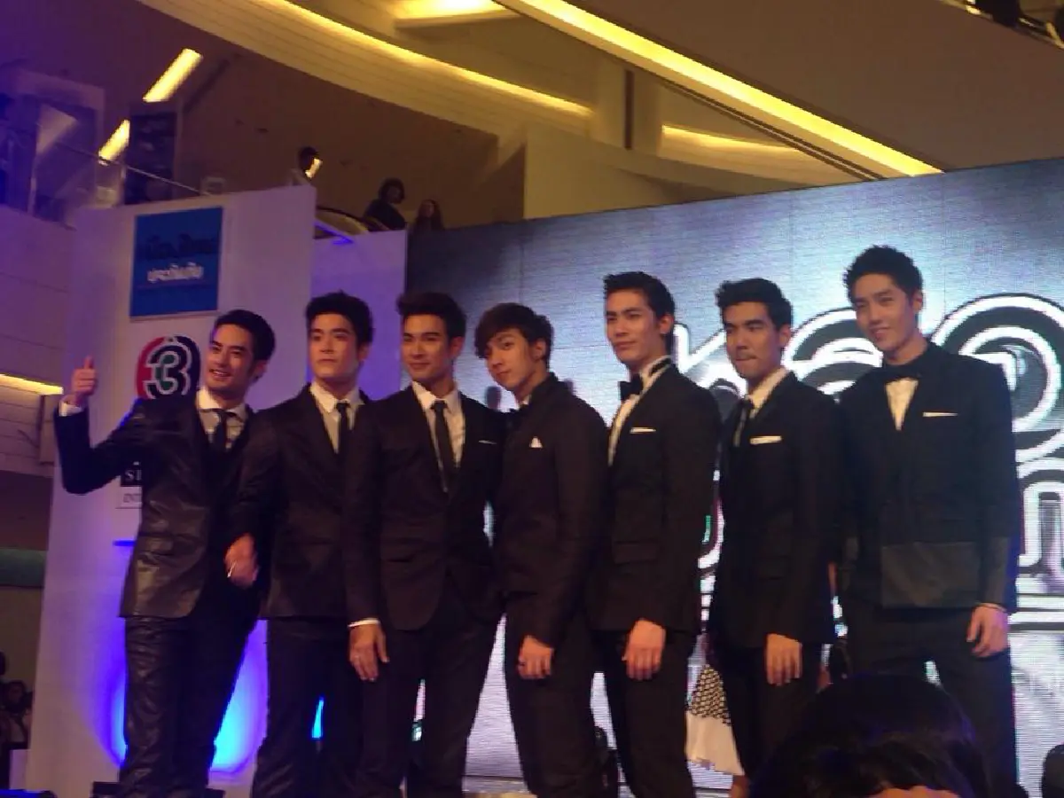 เปิดตัว12หนุ่มฮอตใน"หล่อมากมากคอนเสิร์ต"