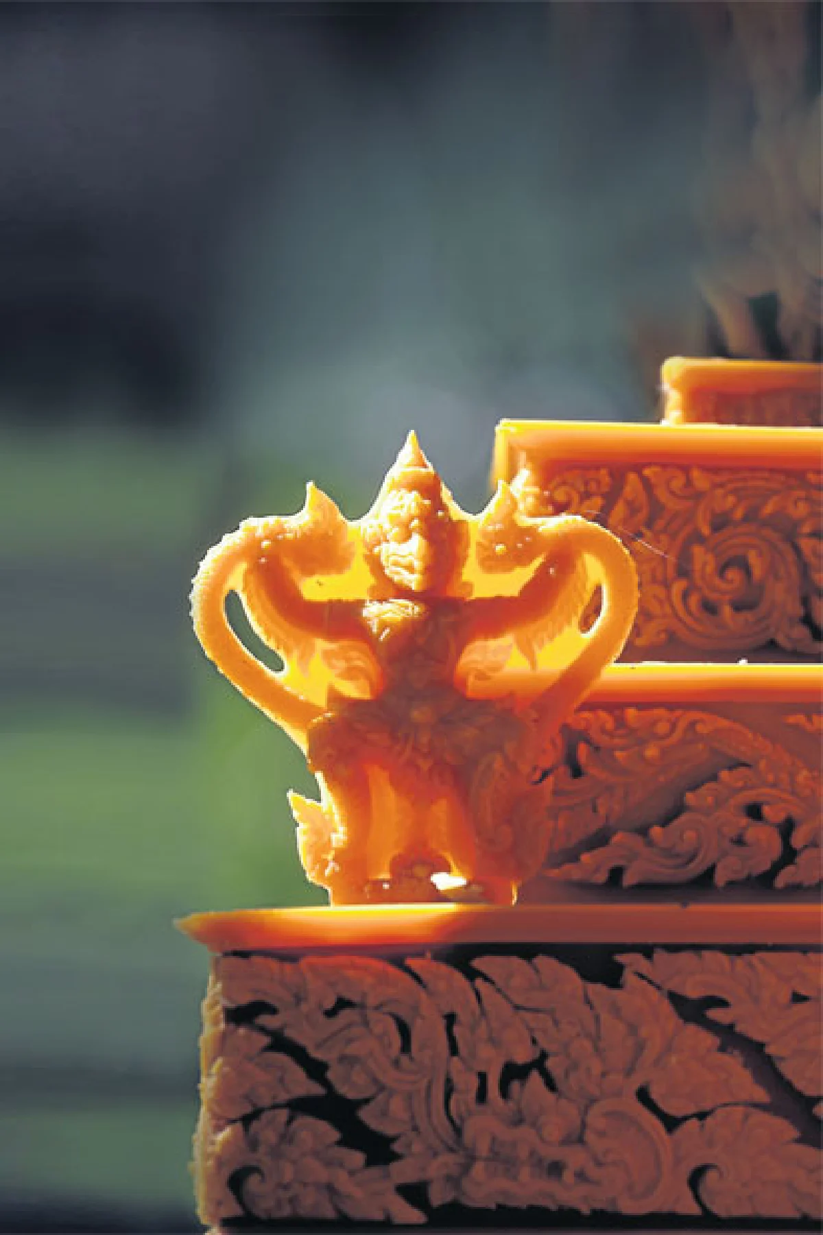 แสงสาด ปราสาทผึ้ง