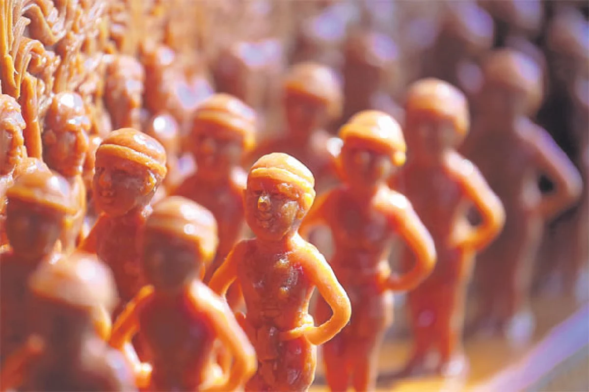 แสงสาด ปราสาทผึ้ง