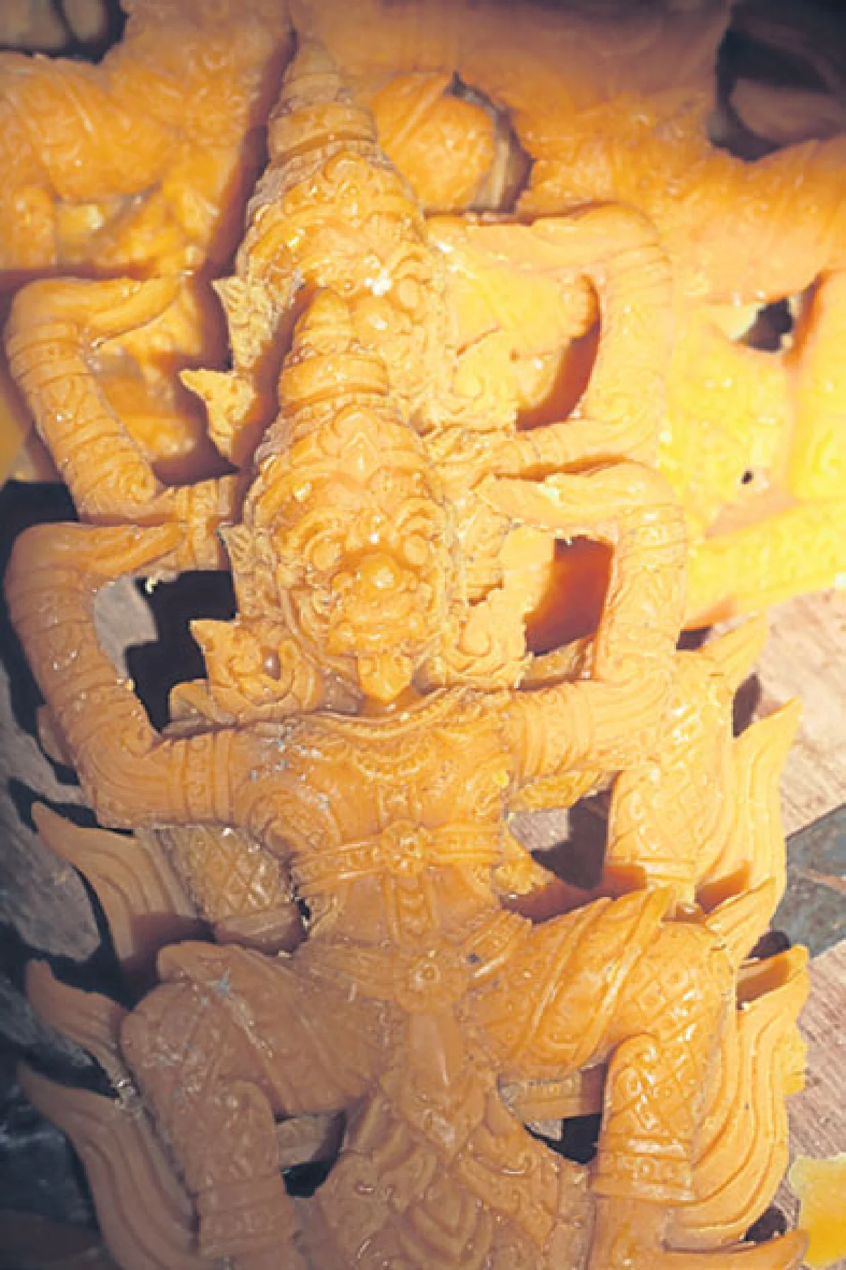 แสงสาด ปราสาทผึ้ง