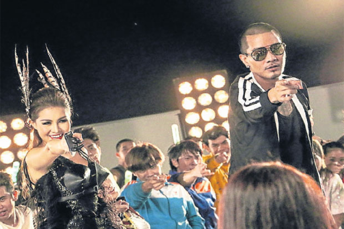 ฟีเจอริ่ง ‘ลูกทุ่ง’ สูตรไม่ลับเพลงดัง ฟีเจอริ่ง ‘ลูกทุ่ง’ สูตรไม่ลับเพลงดัง