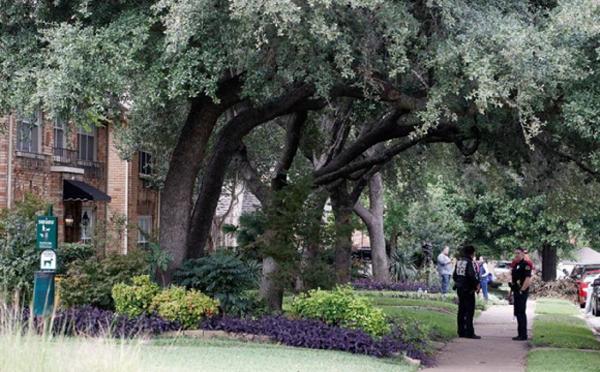 Ebola: US health worker infected despite precautions