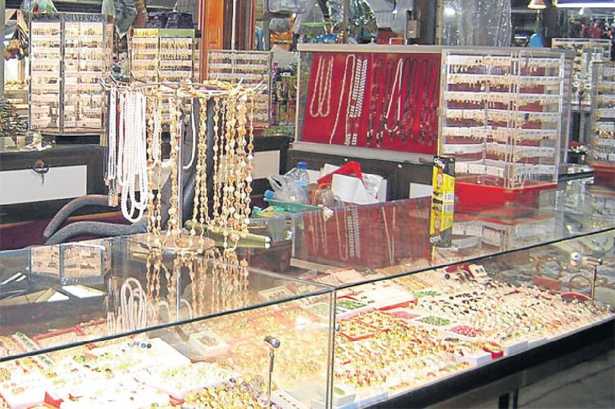 แม่สอด ตลาดพลอยริมรั้วชายแดนไทยพม่า