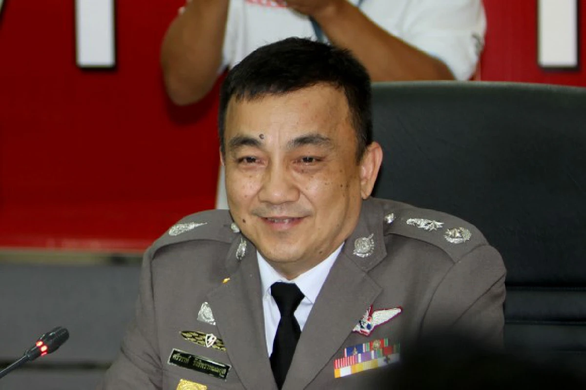 ตำรวจกวาดบ้าน