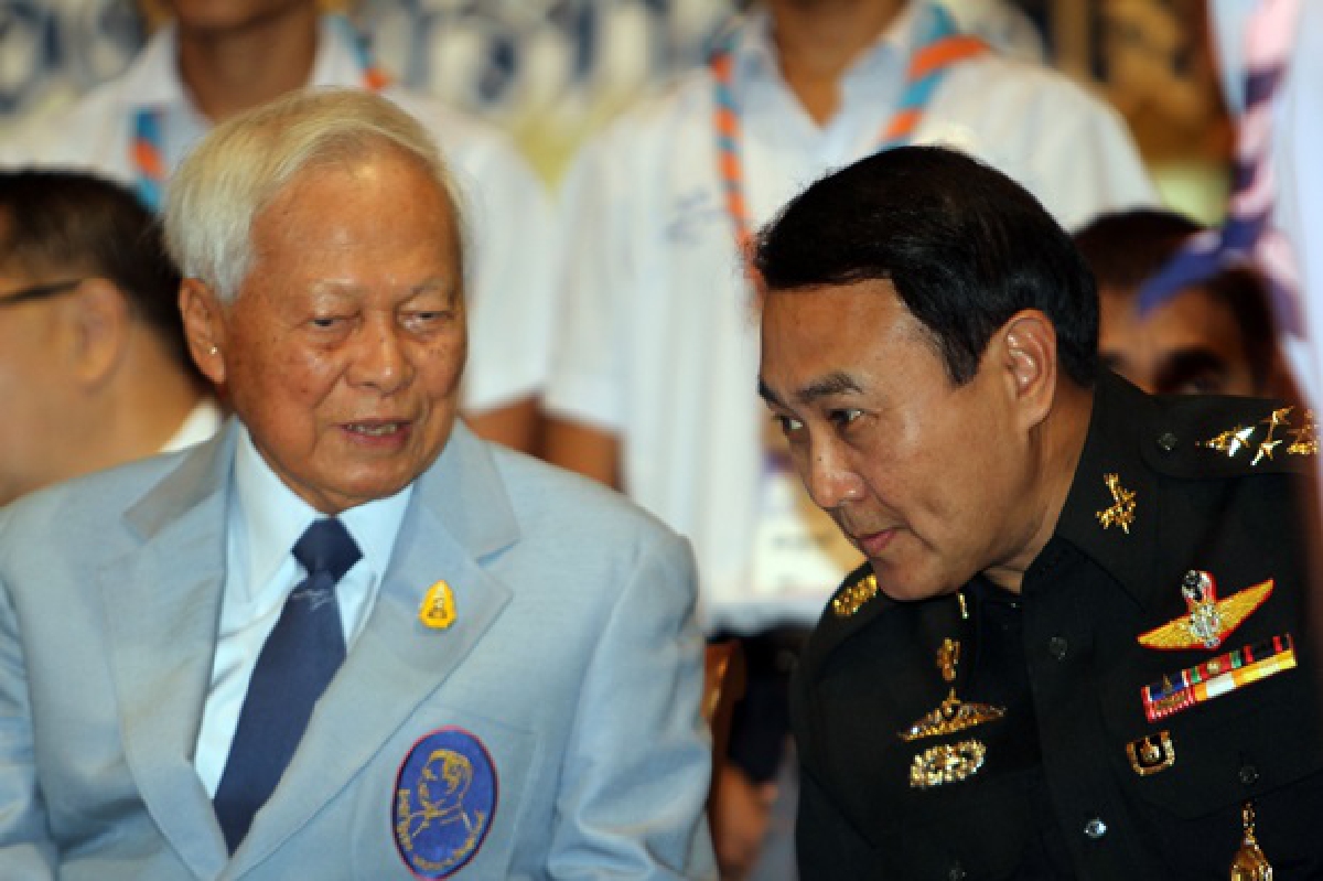 "ป๋าเปรม"ให้กำลังใจ"ประยุทธ์"แนะวิธีบริหารประเทศ "ป๋าเปรม"ให้กำลังใจ"ประยุทธ์"แนะวิธีบริหารประเทศ