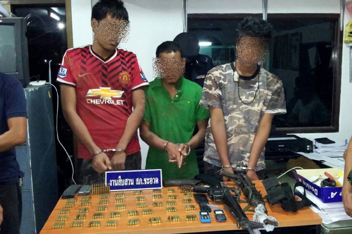4โจ๋ขนอาวุธสงครามยิงสู้ตำรวจเจ็บ1 4โจ๋ขนอาวุธสงครามยิงสู้ตำรวจเจ็บ1
