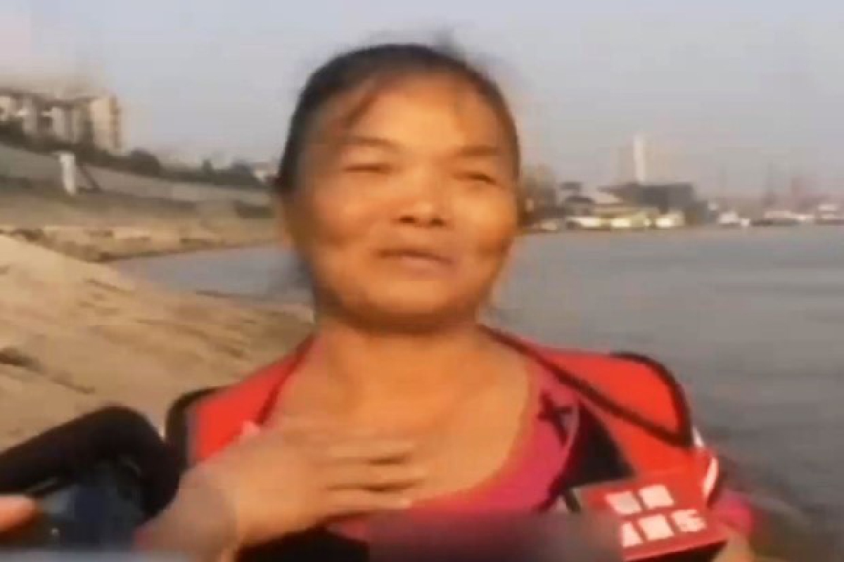 ป้าจีนซดเหล้าขาวเมาว่ายน้ำ75กม. ป้าจีนซดเหล้าขาวเมาว่ายน้ำ75กม.