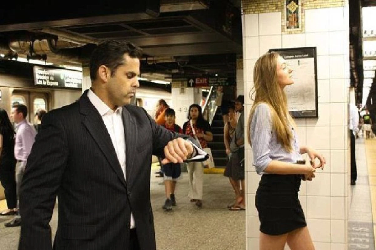 หนุ่มมะกันออกหนังสือฮาวทูจีบสาว500คนในรถใต้ดิน