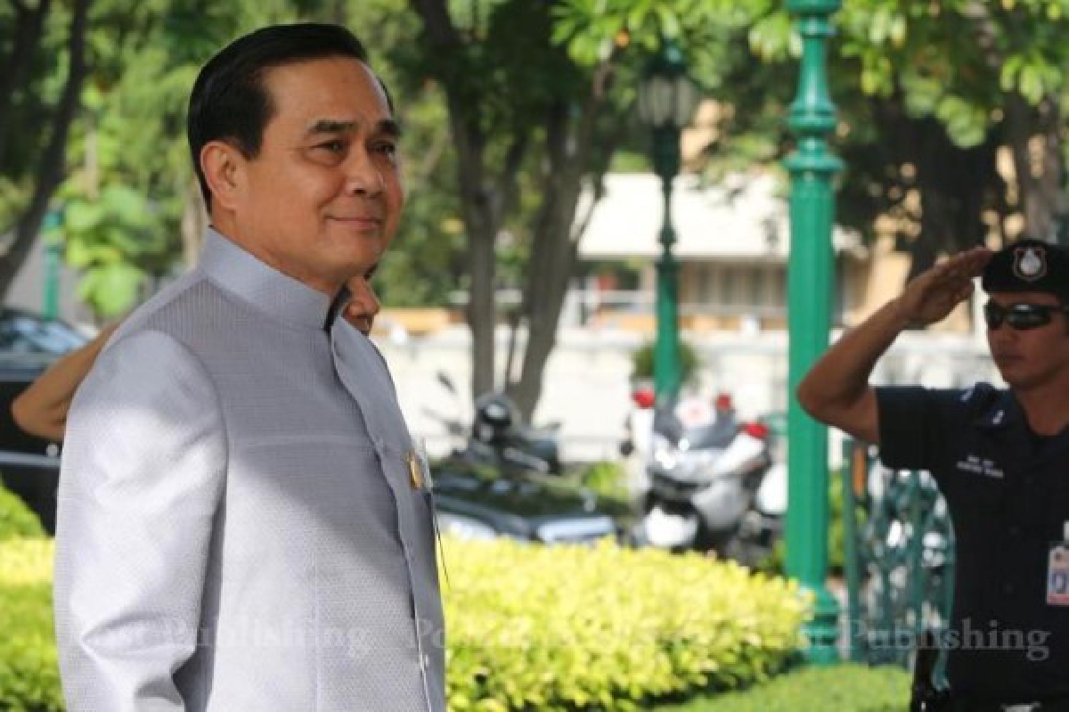 ประยุทธ์ยิ้มรับดีใจชาวนาขอบคุณช่วยเหลือ ประยุทธ์ยิ้มรับดีใจชาวนาขอบคุณช่วยเหลือ