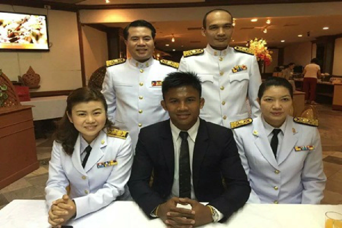 "ดร.บัวขาว"ราชภัฎสุรินทร์มอบป.เอกให้นักมวยดัง