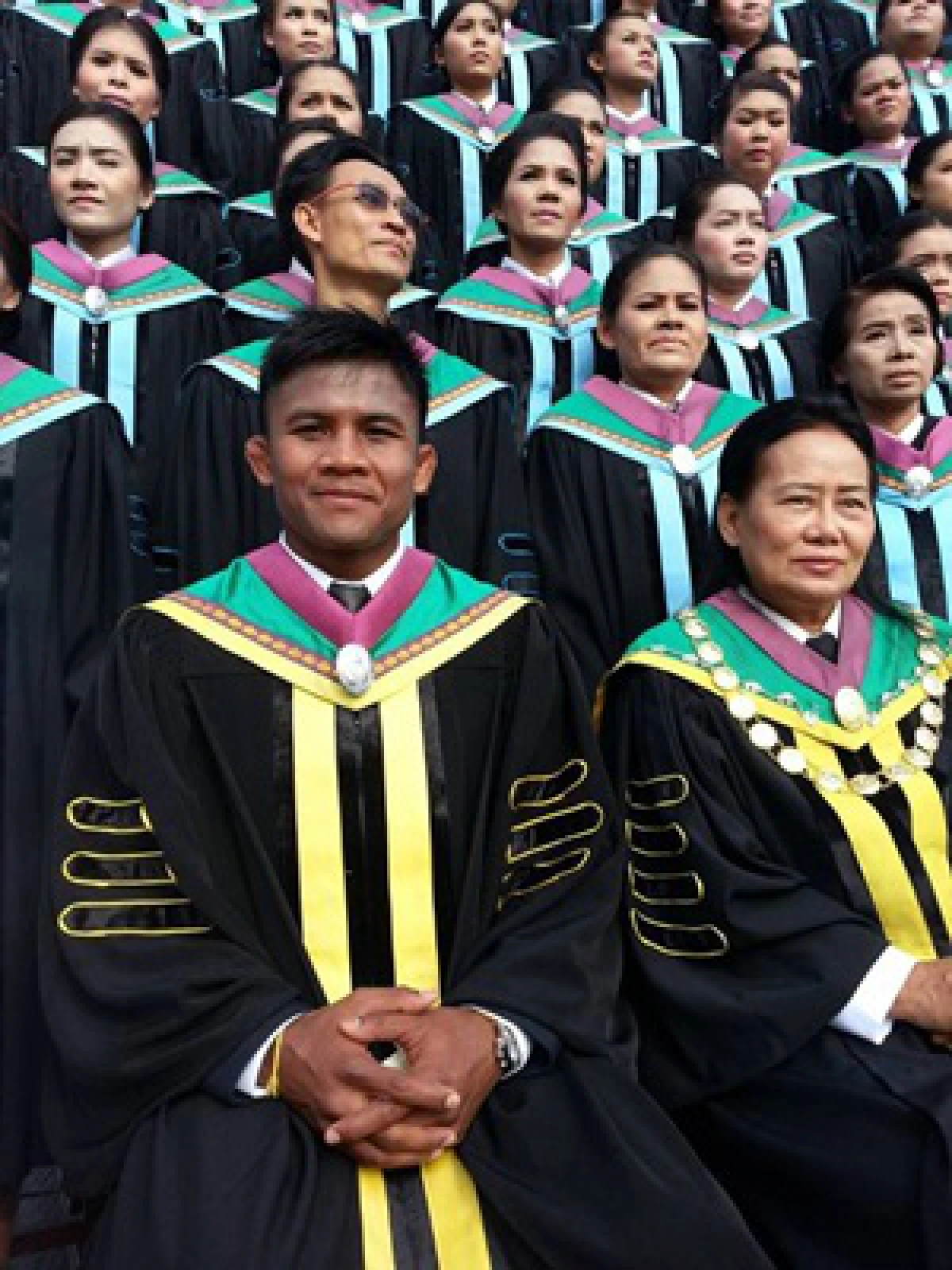 "ดร.บัวขาว"ราชภัฎสุรินทร์มอบป.เอกให้นักมวยดัง