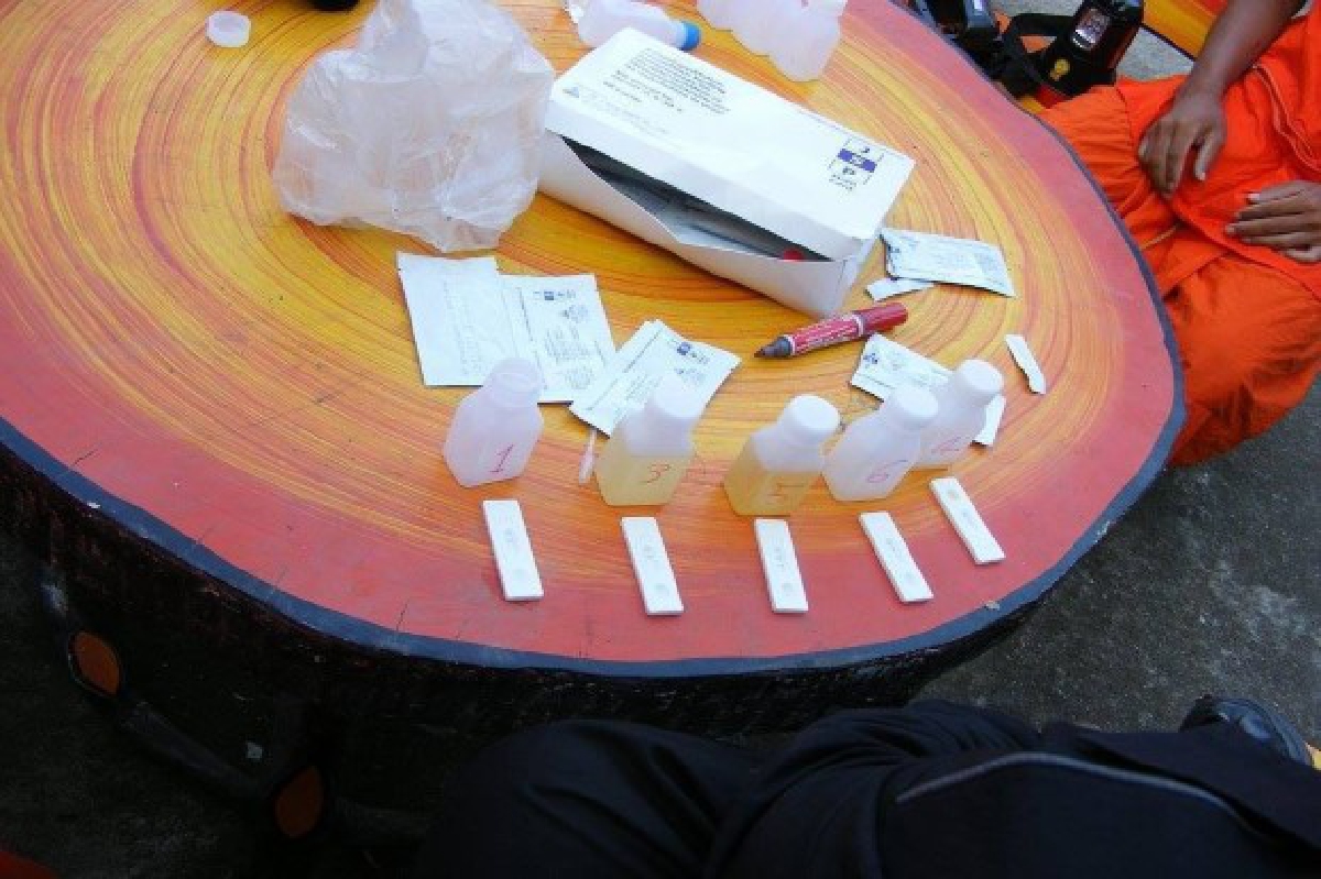 จับสึกพระอุตรดิตถ์ตั้งแก๊งเสพยา จับสึกพระอุตรดิตถ์ตั้งแก๊งเสพยา