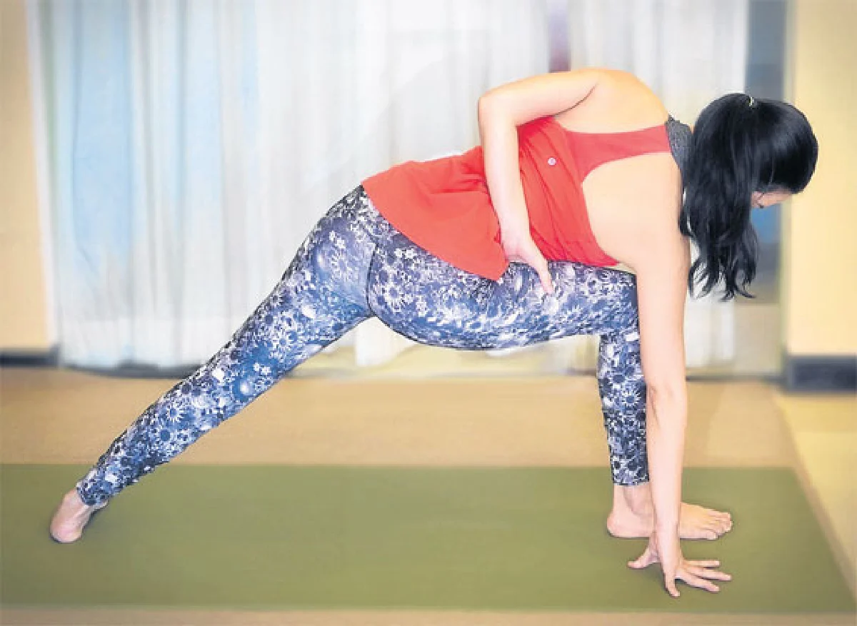 ท่า Ardha Chandra Natarajasana