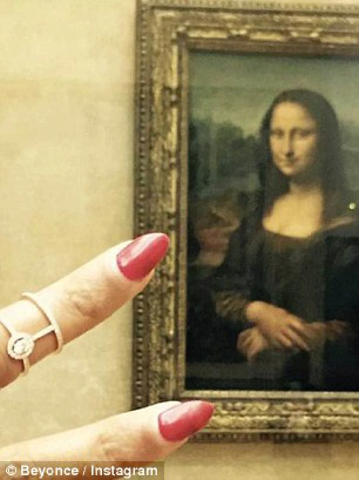 เทรนด์ใหม่คนดัง"nailfie"คนอวดเล็บ