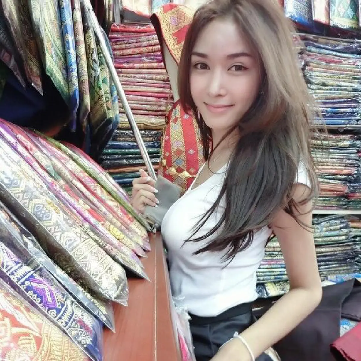 "หลิงหลิง"กะเทยลาว!สวยเป๊ะเทียบ"น้องปอย"