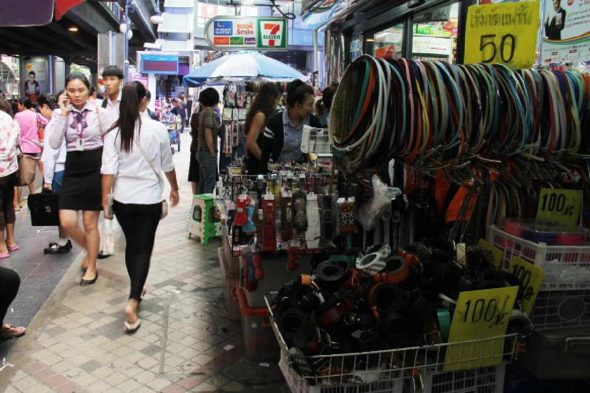 ดีเดย์1พ.ย.ห้ามขายของบนทางเท้าสีลมตีห้า-1ทุ่ม