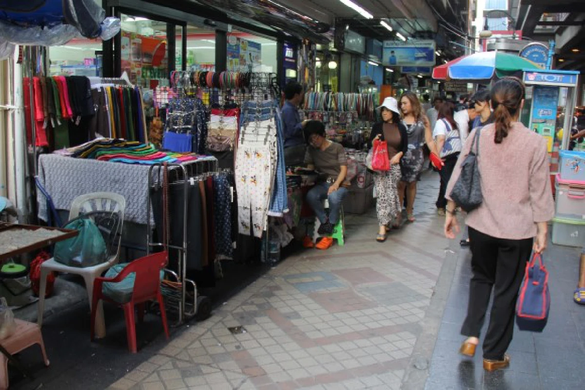 ดีเดย์1พ.ย.ห้ามขายของบนทางเท้าสีลมตีห้า-1ทุ่ม