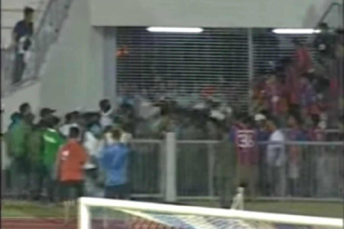 "แฟนบอลตีกัน" ความรุนแรงนอกสนามสู่วาระแห่งชาติ