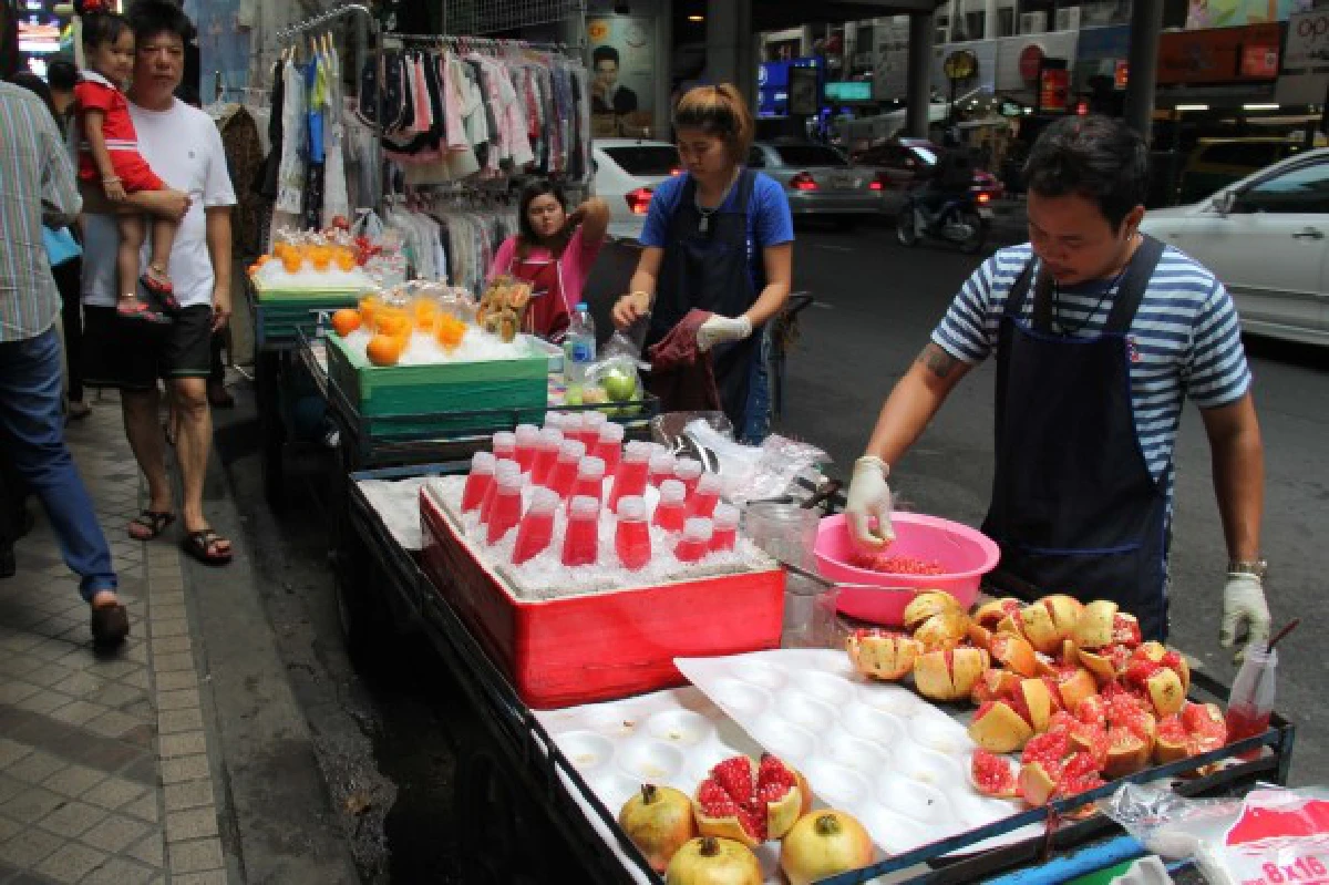 ดีเดย์1พ.ย.ห้ามขายของบนทางเท้าสีลมตีห้า-1ทุ่ม