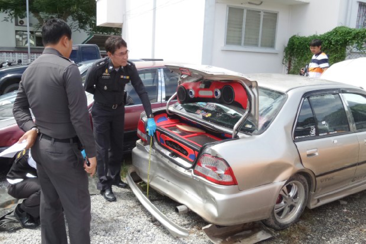 พบเก๋งคนร้ายยิงสจ.ระยองมีรอยเลือด-กระสุนพรุน พบเก๋งคนร้ายยิงสจ.ระยองมีรอยเลือด-กระสุนพรุน