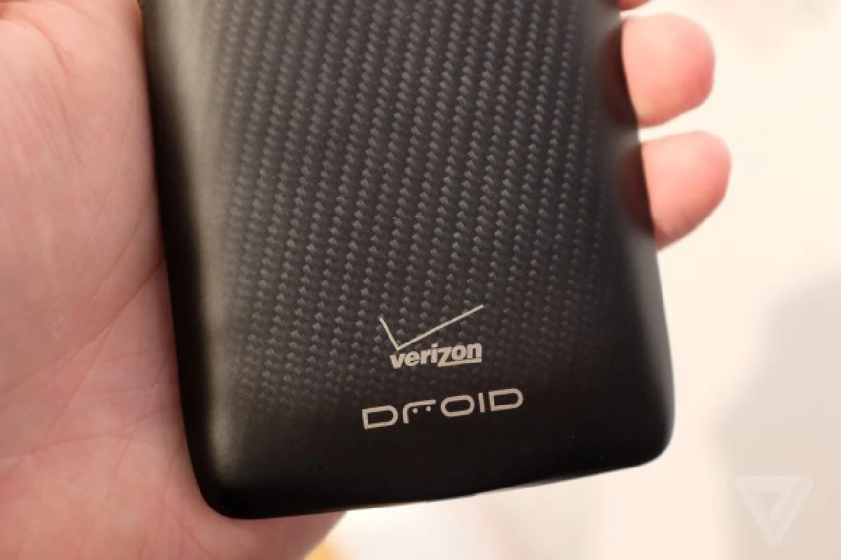 'โมโตฯ'เผยมือถือเรือธงใหม่ แบตอึด-วัสดุเยี่ยม (มีคลิป)