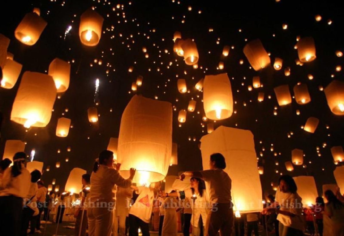 Loy Krathong lanterns chase away flights (Updated)