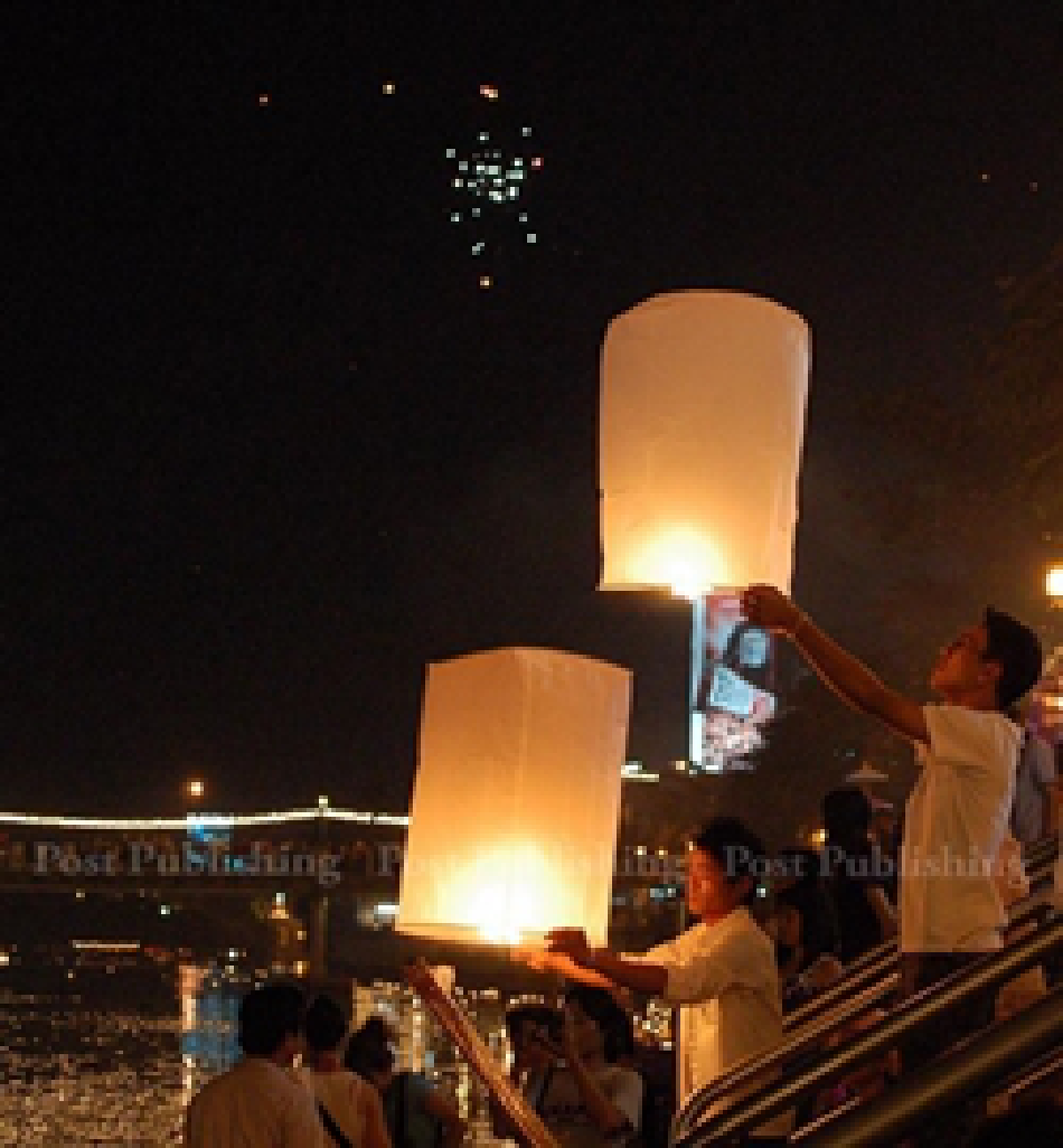 Loy Krathong lanterns chase away flights (Updated)