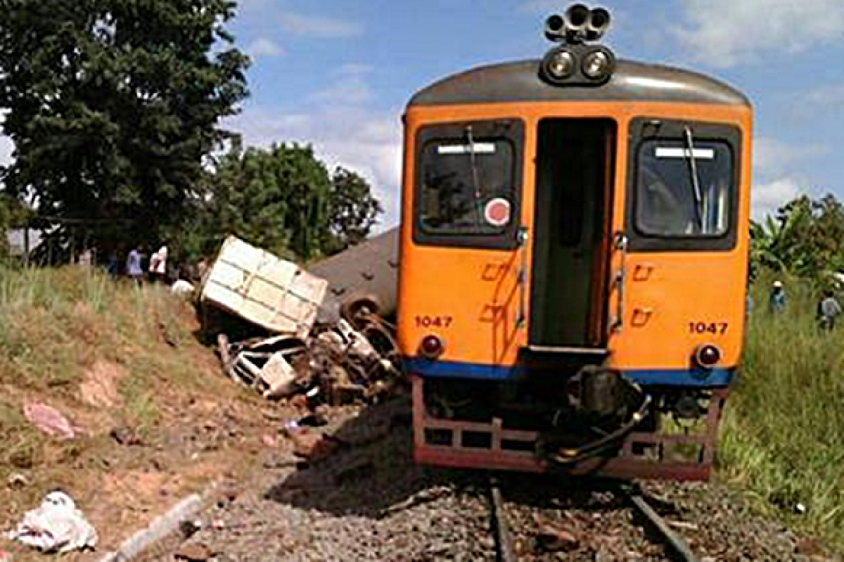 รถไฟชนรถพ่วงที่ขอนแก่นตาย4เจ็บ14