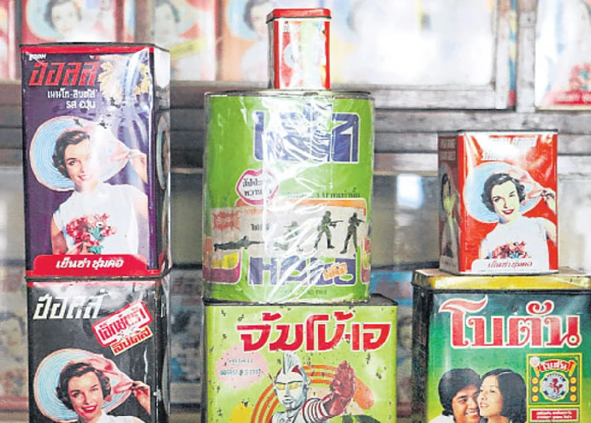 กระป๋องสังกะสีหลากสีสัน สุดรัก ของ ภาคภูมิ ปฐมสาคร