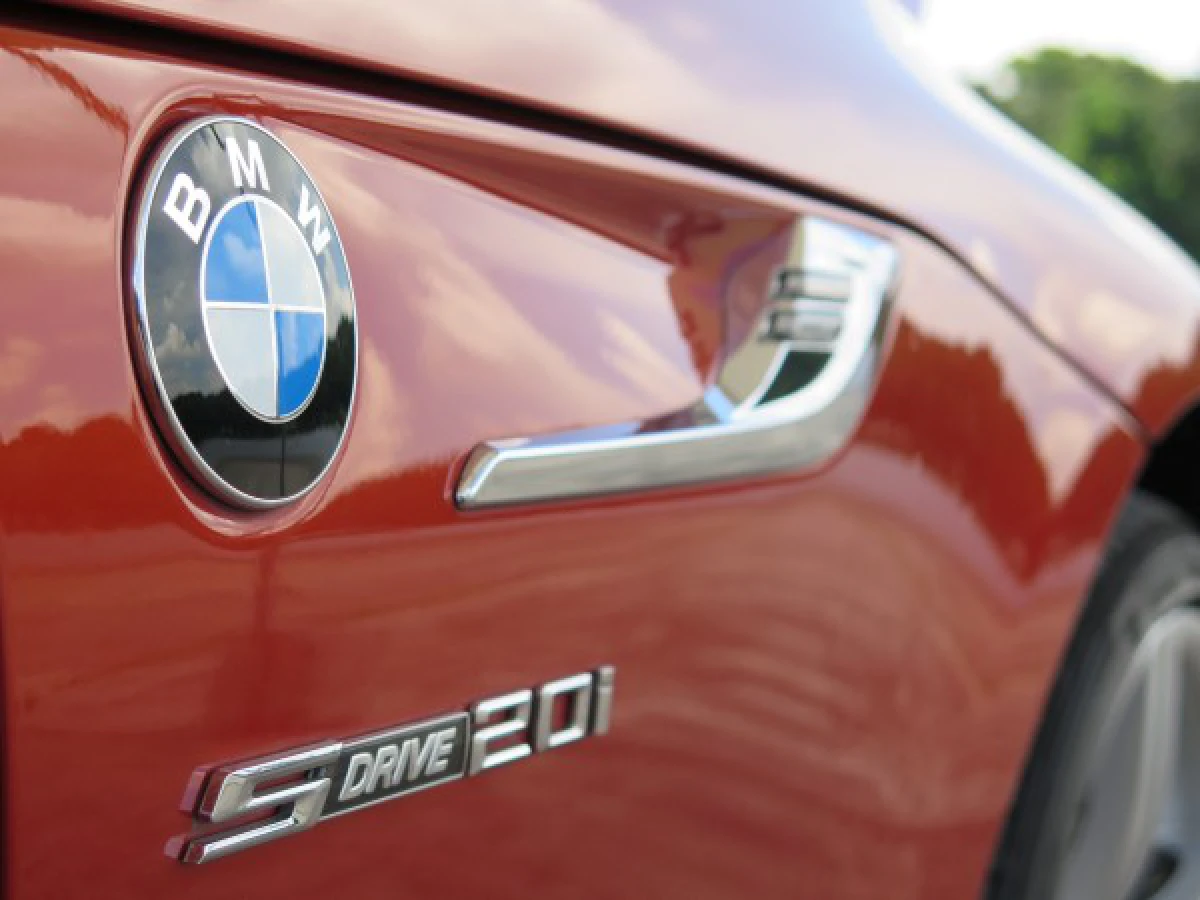 BMW Z4 ส้มเปรี้ยวจี๊ด แรงเร้าใจ