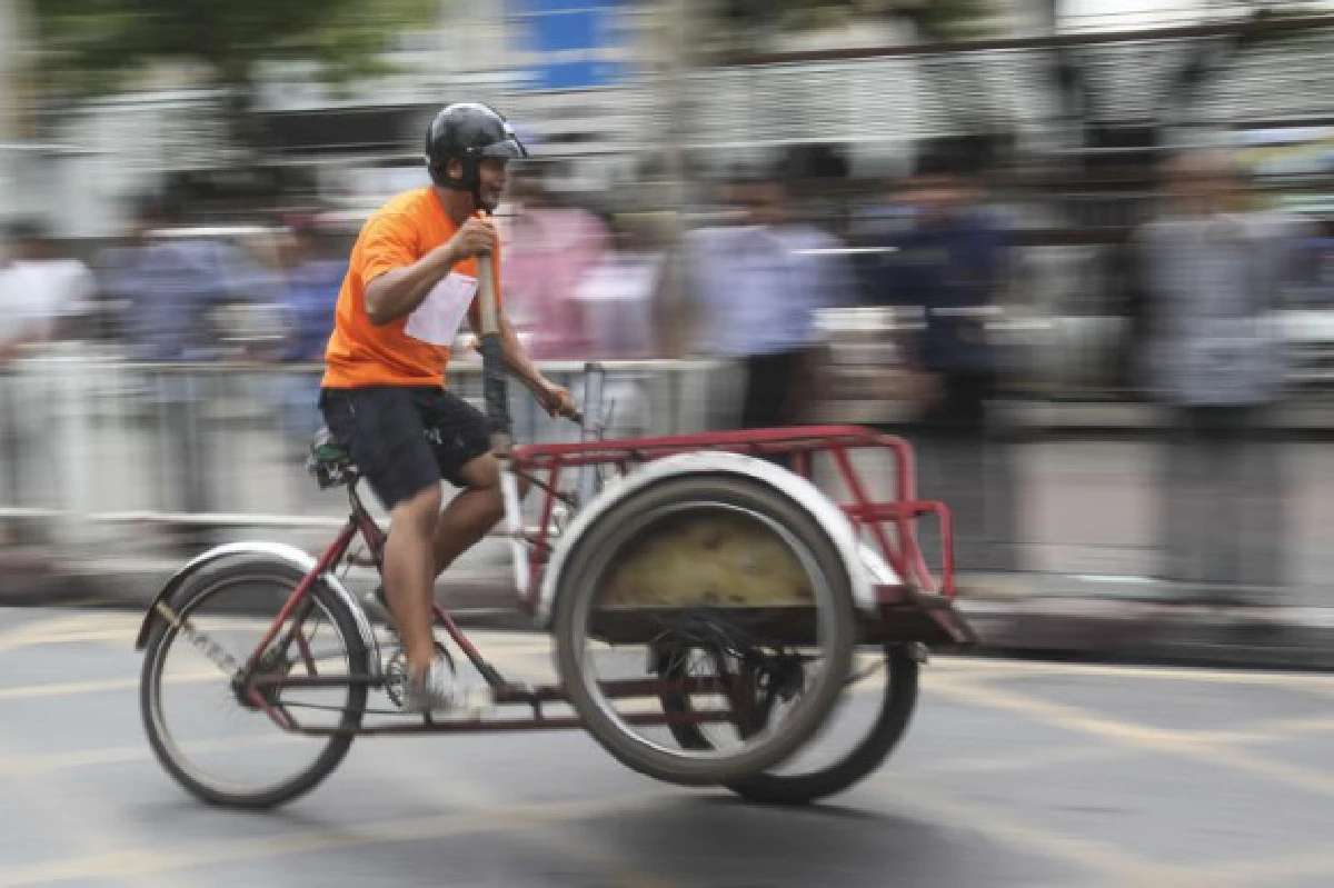 นนทบุรีจัดแข่งซาเล้งยกล้อรับลอยกระทง