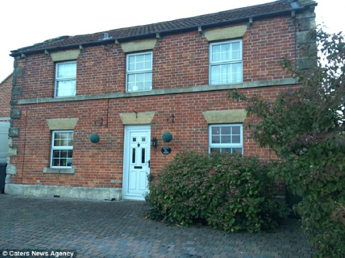 สยอง!สาวอังกฤษถ่ายติดผีในบ้านตัวเอง